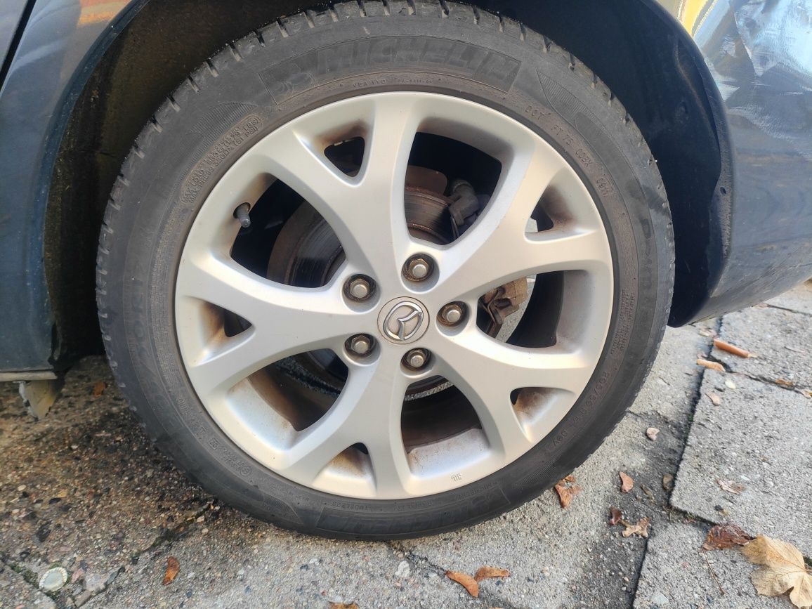 Komplet oryginalnych alufelg Mazda R17 z oponami