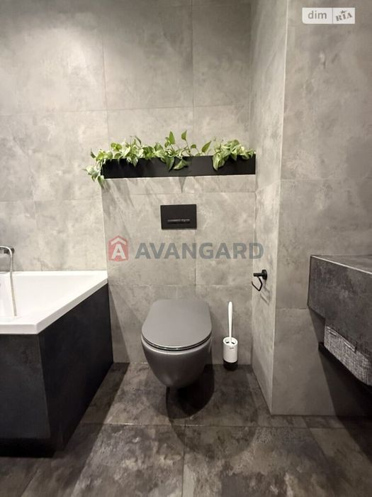 простора трьох кімнатна квартира