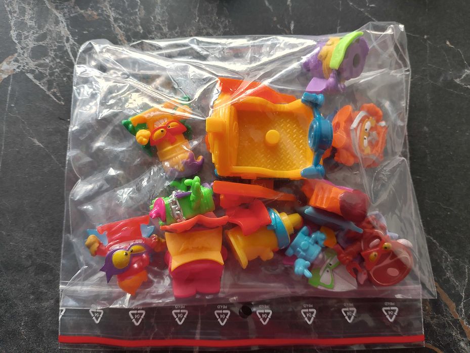 Super zings 10 losowych figurek plus gratis