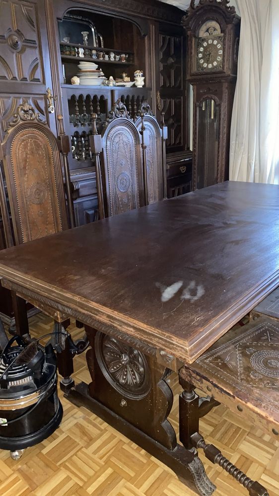 Mesa de sala com cadeiras