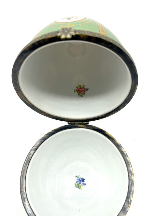 Grande ovo estilo Fabergé antigo