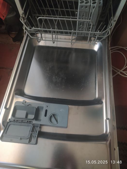 Встраиваемая посудомоечная машинка