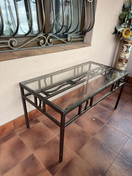 Столи та стільці