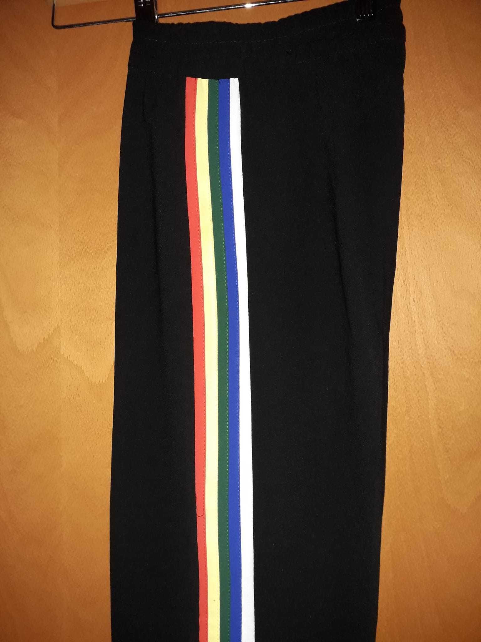 Calças pretas com riscas coloridas - Zara
