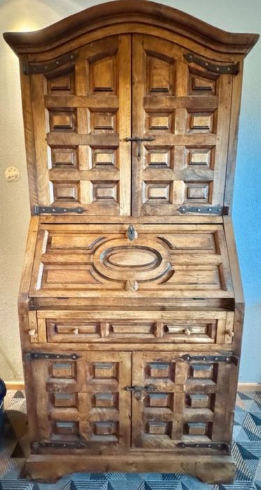 Drewniany stary sekretarzyk