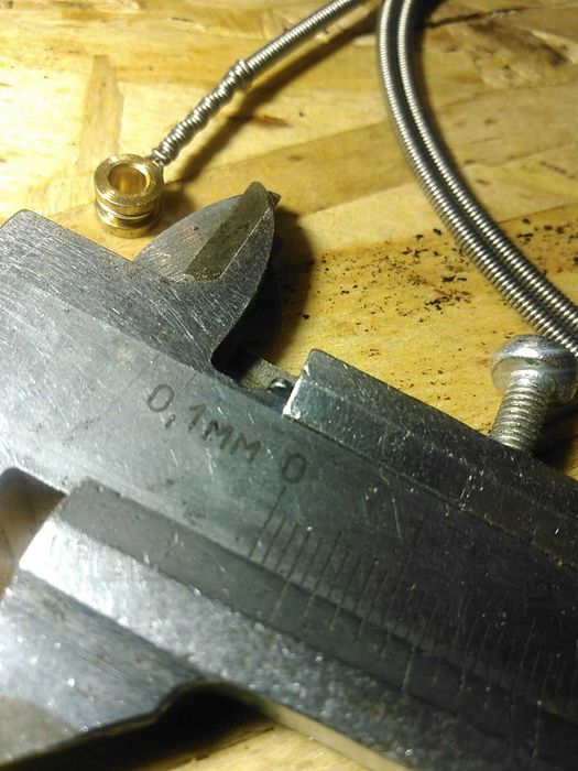 Струна бас-гітари струни на басову гитару. Струны бас-гитары басовой.