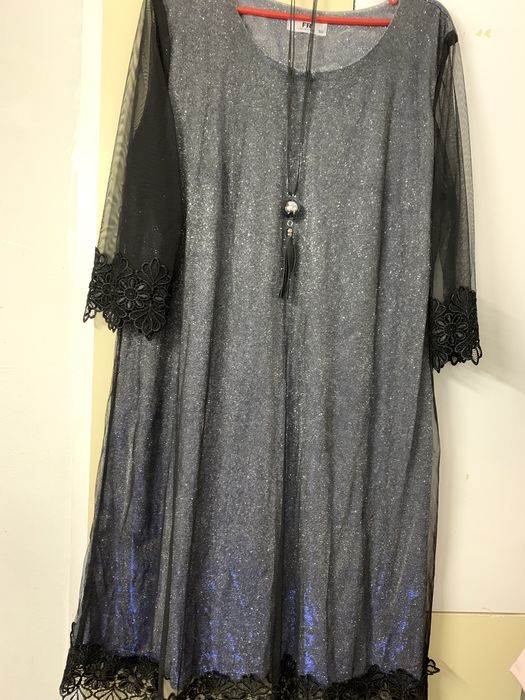 Платье продам очень красивое нарядное .