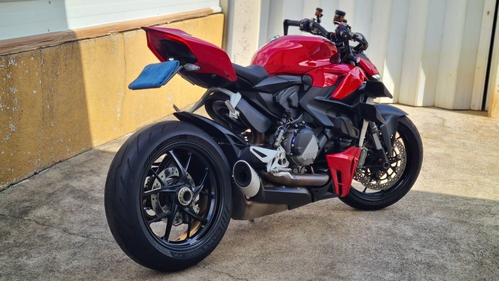 Ducati Streetfighter V2