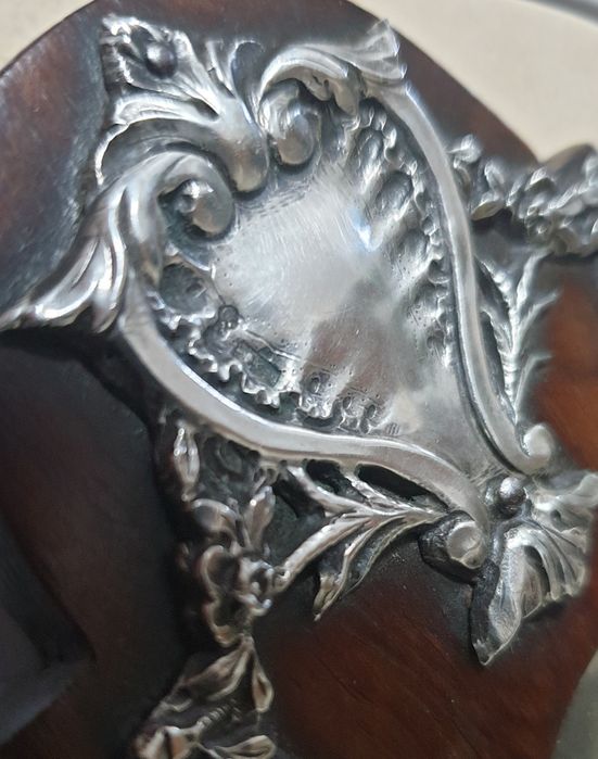 Maravilhosa antiga moldura em Pau Santo e prata portuguesa contrastada