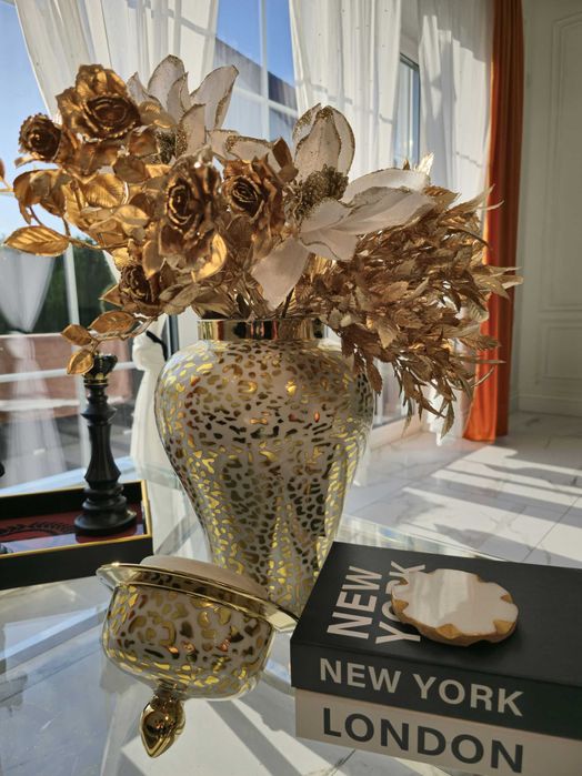 Ekskluzywne Wazony Ginger Jars Elegancja z Złotym Akcentem!