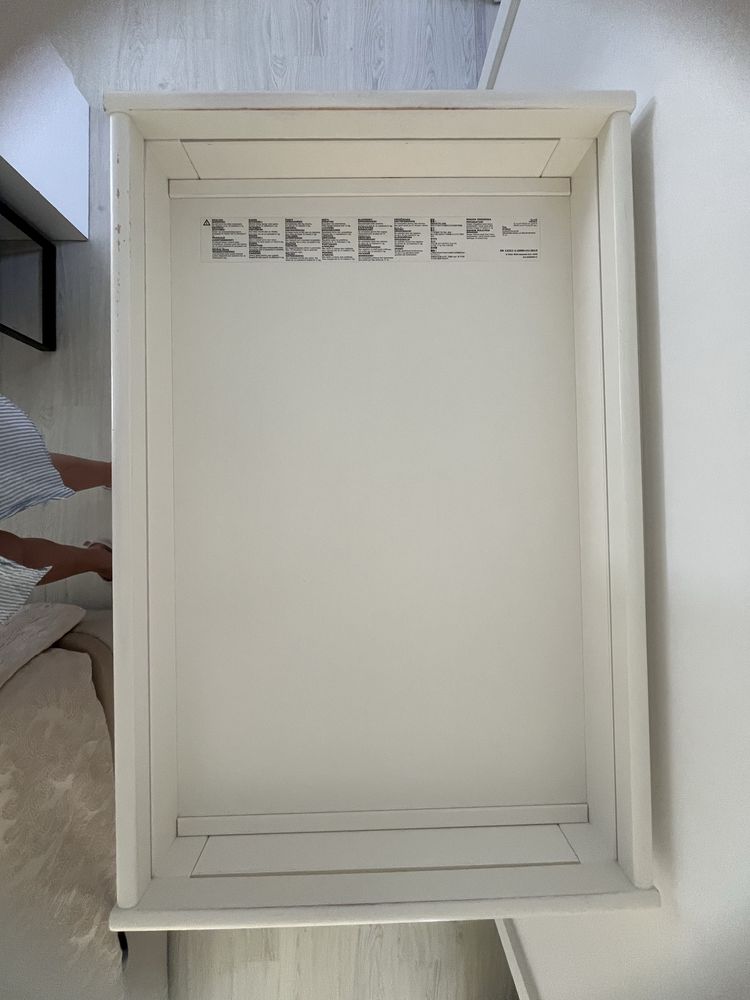 Conjunto de trocador ikea branco e muda fraldas