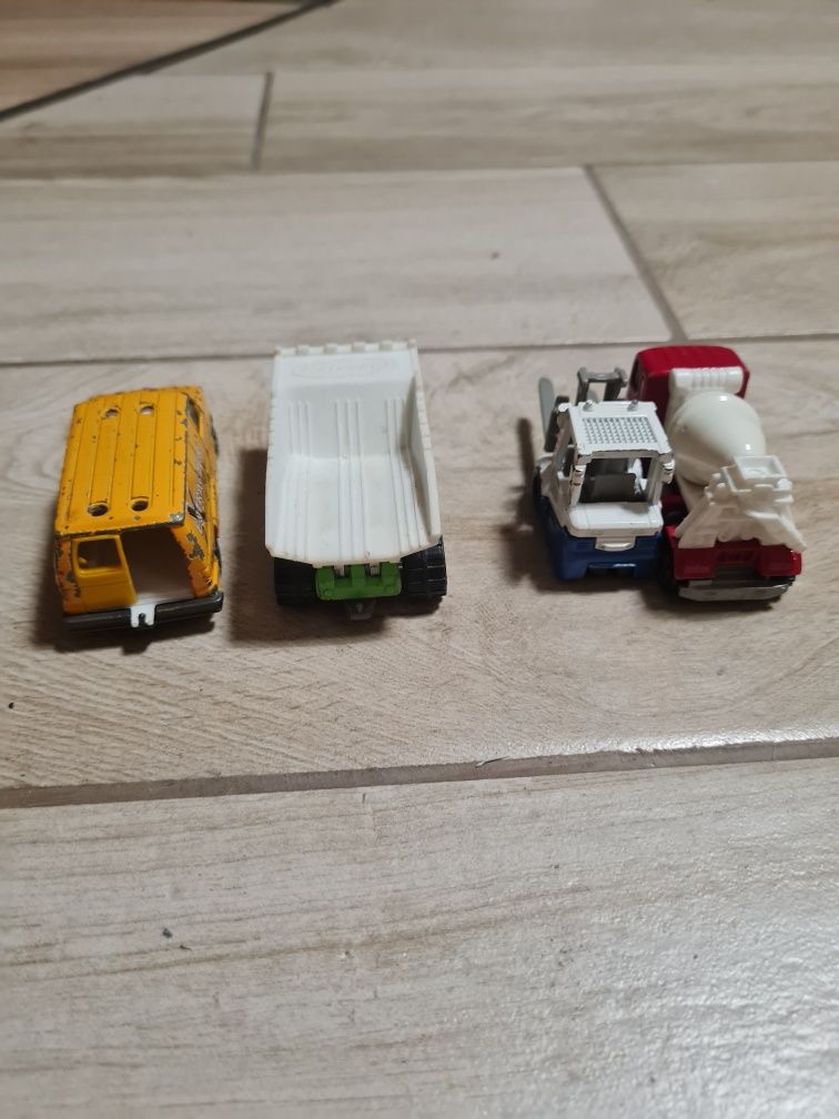 Samochody samochodziki matchbox wózek widłowy wywrota betoniarka