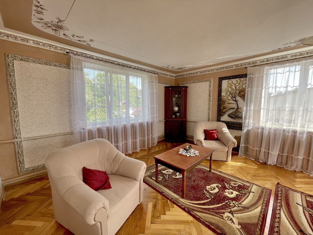Продаж будинку 245 м.кв., 18 сотих