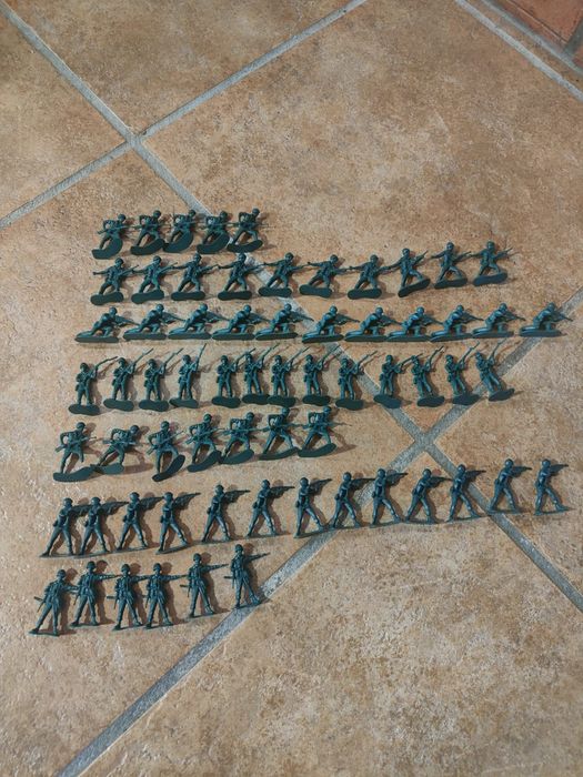 Soldados de plástico - 65 peça