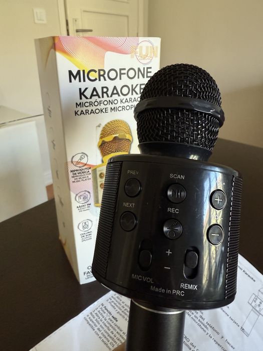 Microfone com karaoke