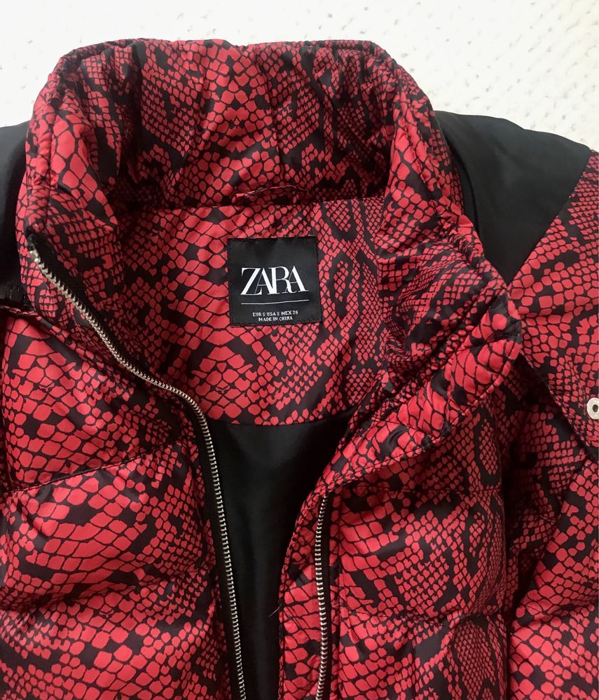 Zara krótka puchowa kurtka we wzór skóry węża S