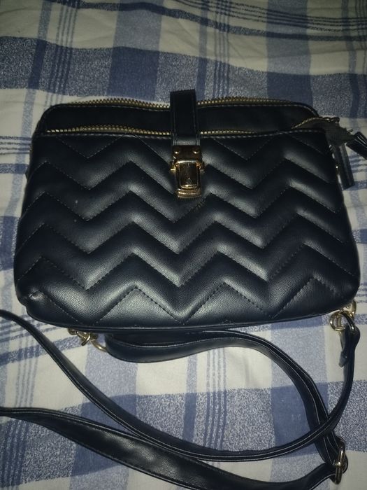 Carteira de mão em bom estado, pouco usada