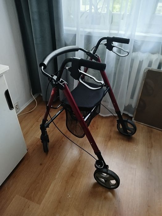 Chodzik dla seniora 4-kołowy z siedzeniem