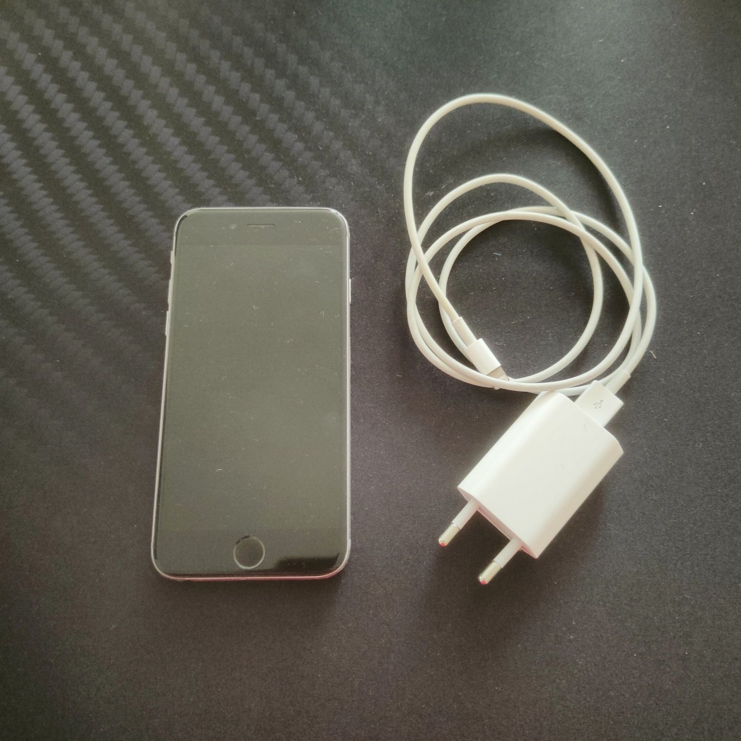 Telefon Iphone 6 srebrny z ładowarką
