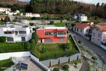 Casa / Villa T5 em Branca de 180,00 m2