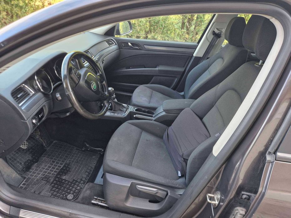 SKODA SUPERB 1.6 TDI KOMBI 2011r.  271000 km