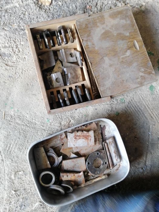 Frezarka z kompletem frez