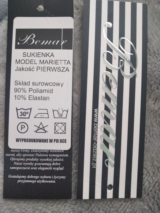 Różowa sukienka z połyskiem