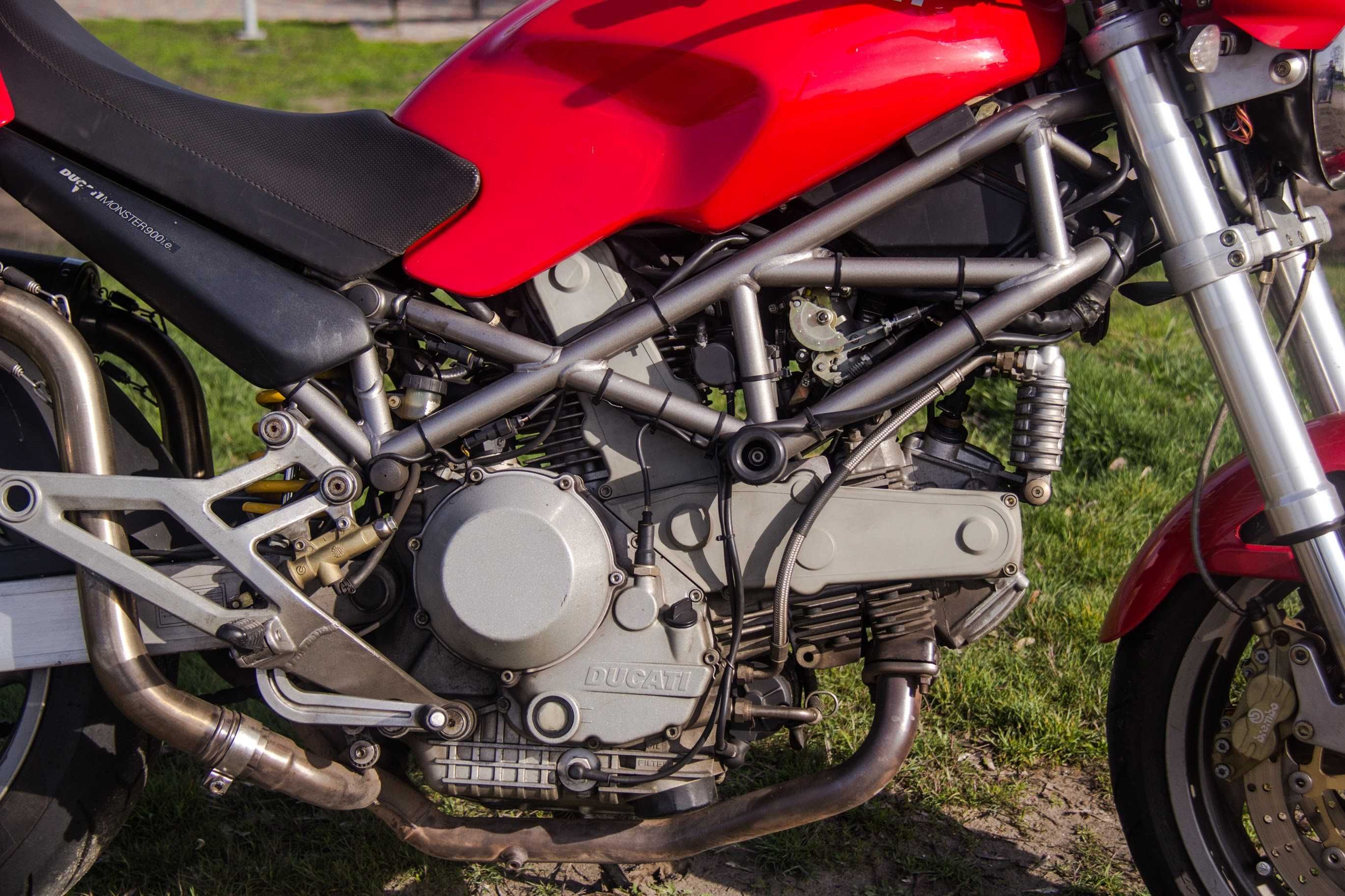 Ducati Monster 900 ie