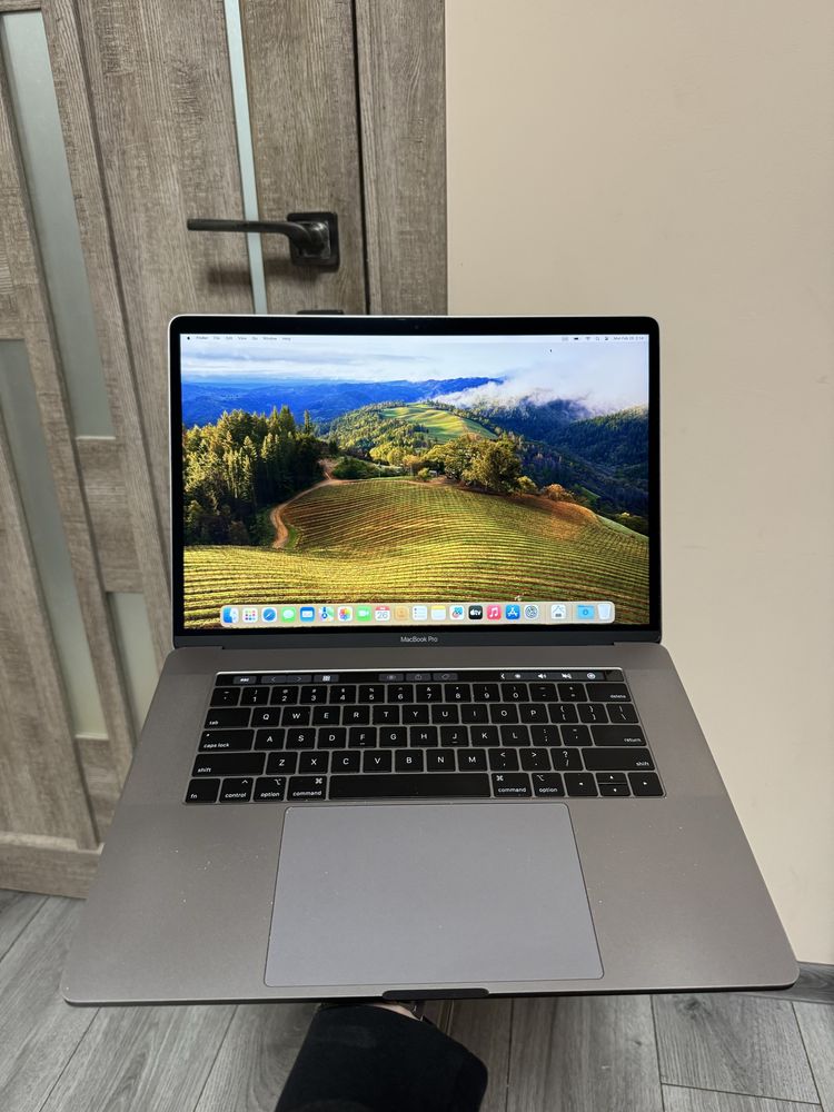 Macbook pro 15 2018 core i7 2,2ghz 32/256gb amd pro 555x 4gb