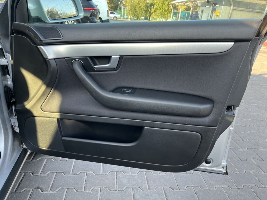 Audi A4 1.6 бензин