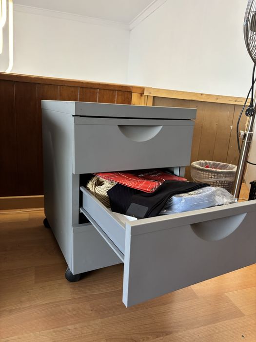 Gaveteiro cinzento rodas – 3 gavetas, com fechadura