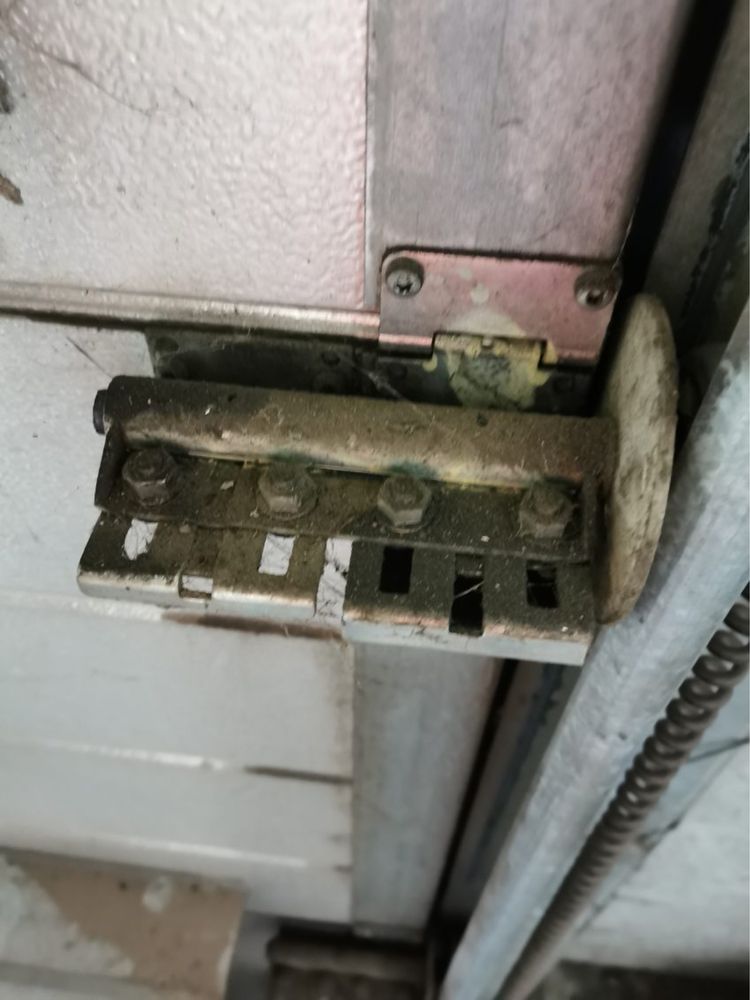 Brama segmentowa 8000 szrx4500 Nassau aluminiowa