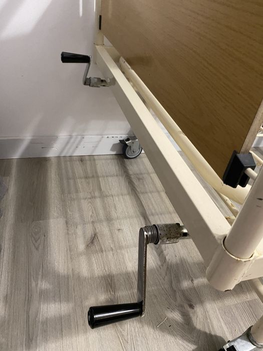 Cama articulada em ótimo estado