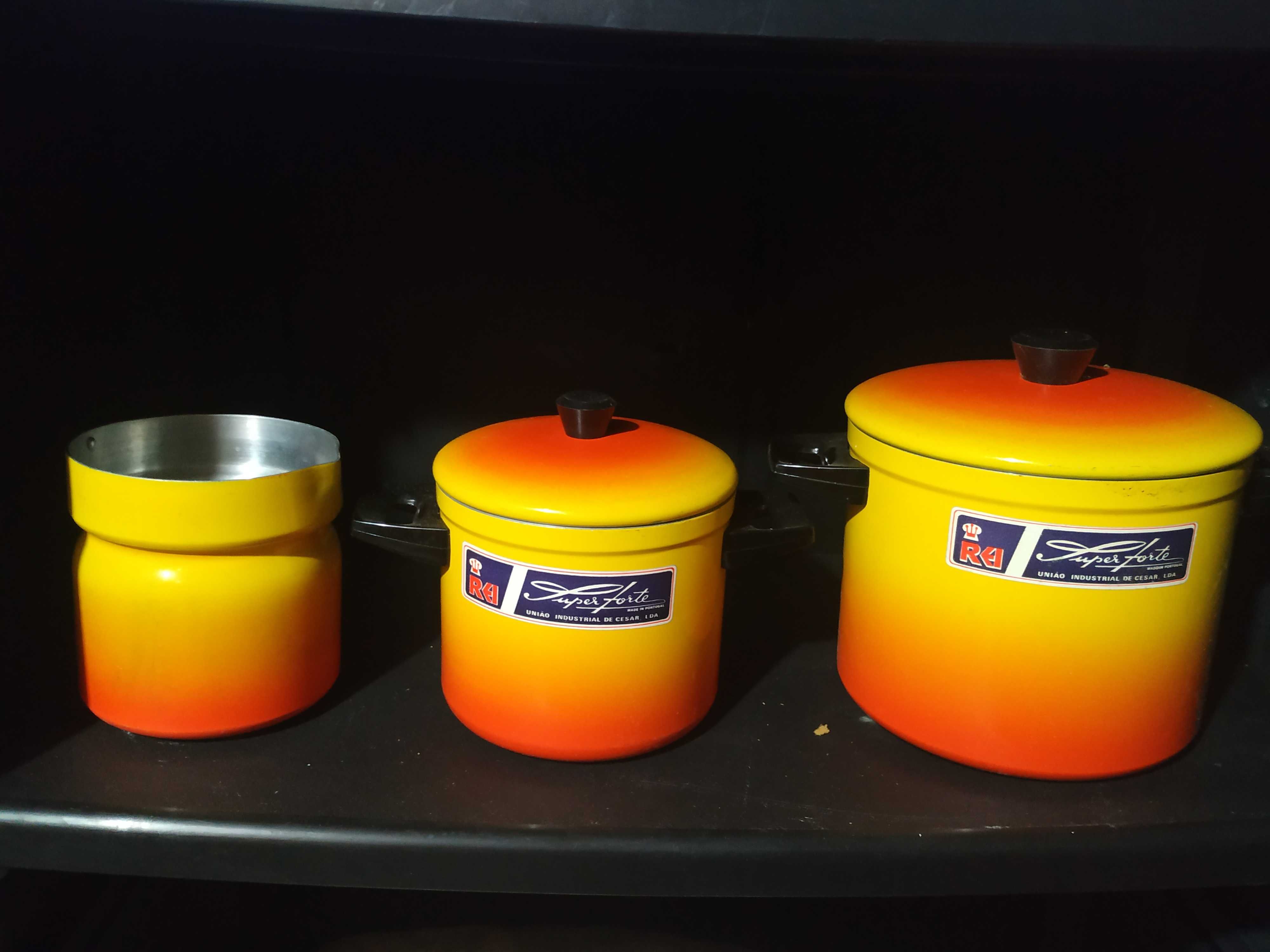 Conjunto de 2 Panelas e 1 Fervedor com Tampa