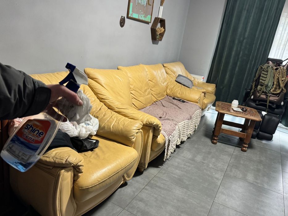 Продам розкладний шкірчний диван