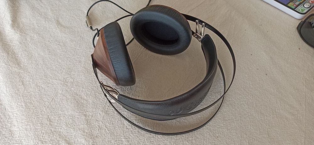 Chord Mojo 2  DAC + Meze 99 Classics