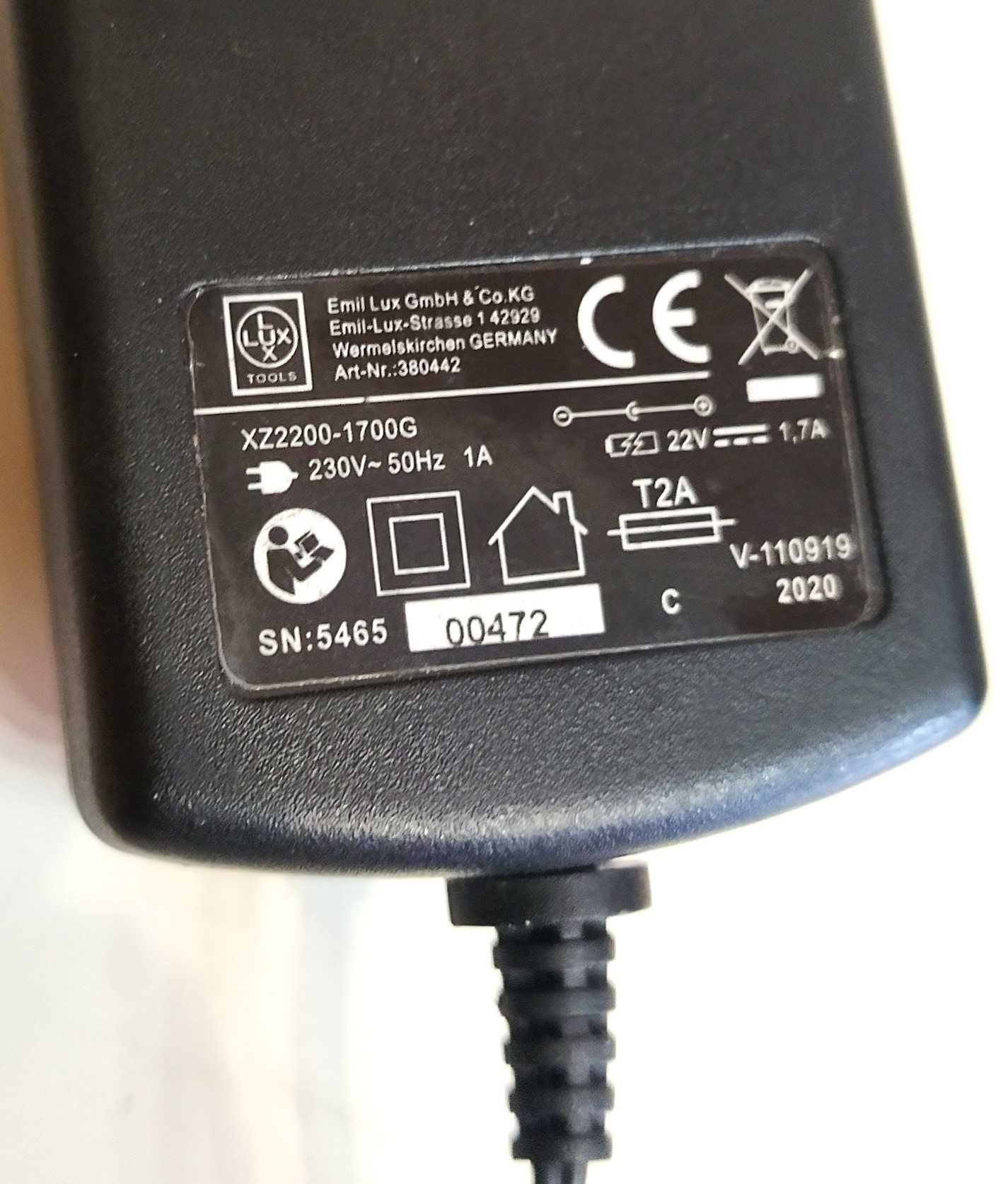 Zasilacz ( Ładowarka )  do wkrętarek   20V Lux Tools wersja oryginalna