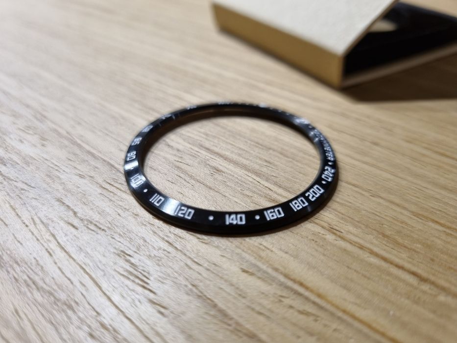 Матовий чорний безель для смарт-годинника Garmin Vivoactive 3