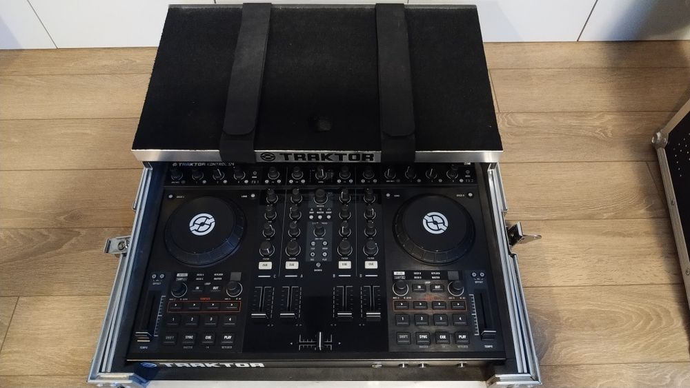 Kontroler Dj MK S4 Native Instruments