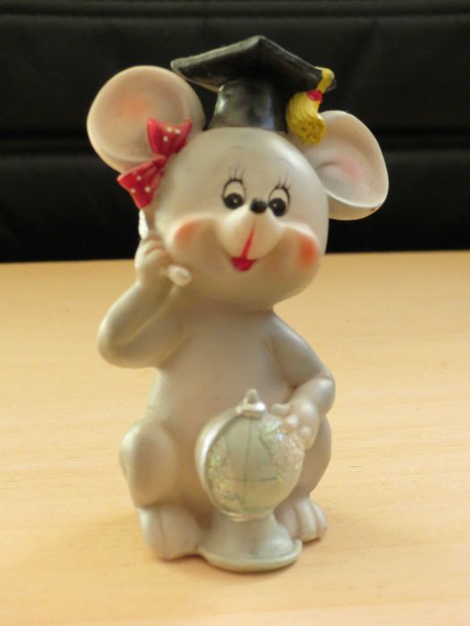 Мышонок бакалавр ! статуэточка