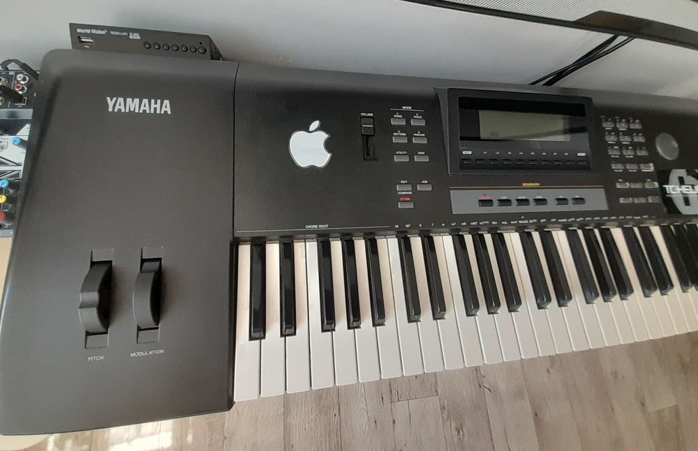 YAMAHA QS-300 Workstation