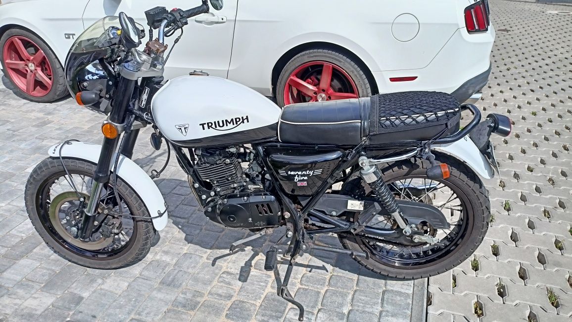 Mash 125 seventy five jak Triumph Bonneville