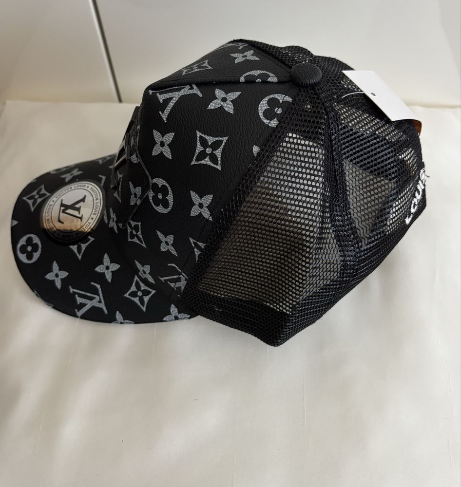 Bone preto e cinzento