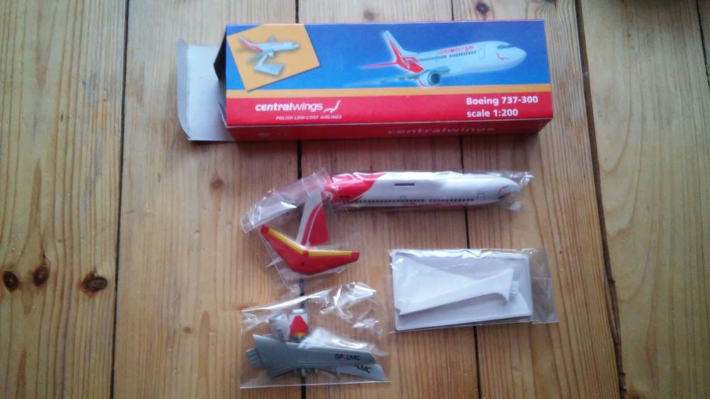 Model samolotu 1:200 Boeing 737 CentralWings Lot