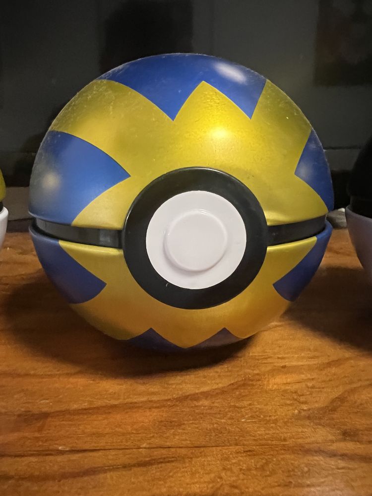 Poké Balls Tins