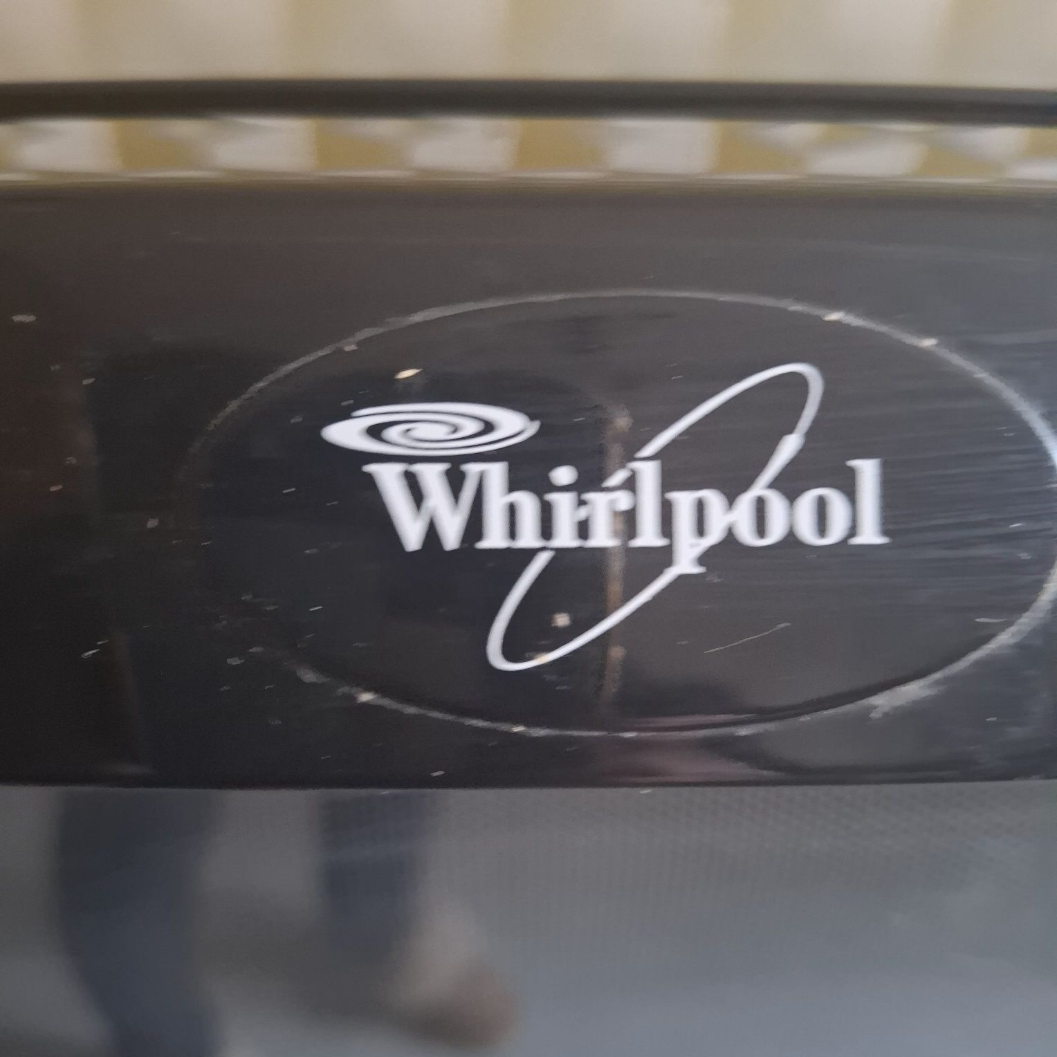 Mikrofala do zabudowy otwierana od góry Whirlpool