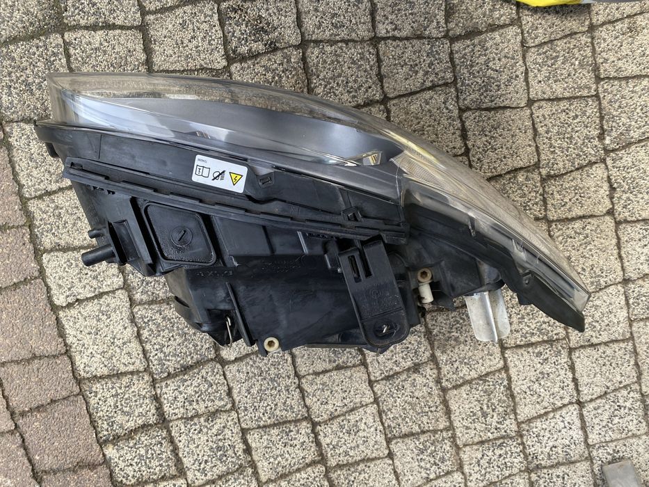 Lampa Biksenon prawy bmw e87 lift