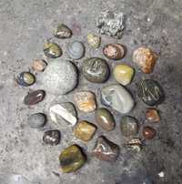 Różne zestawy kamieni do akwarium.
