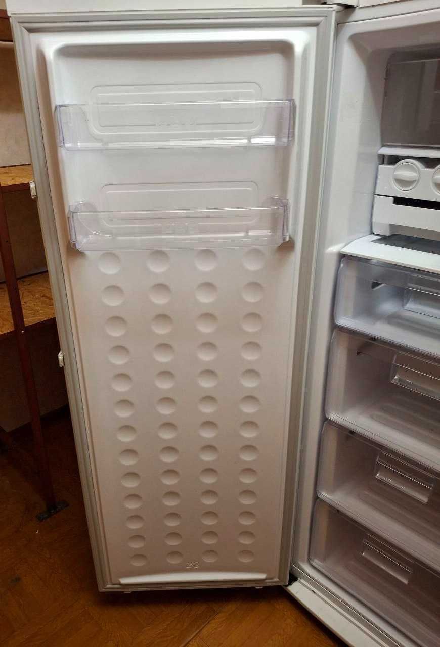 Морозильна шафа (камера) Samsung RZ70EESW No Frost