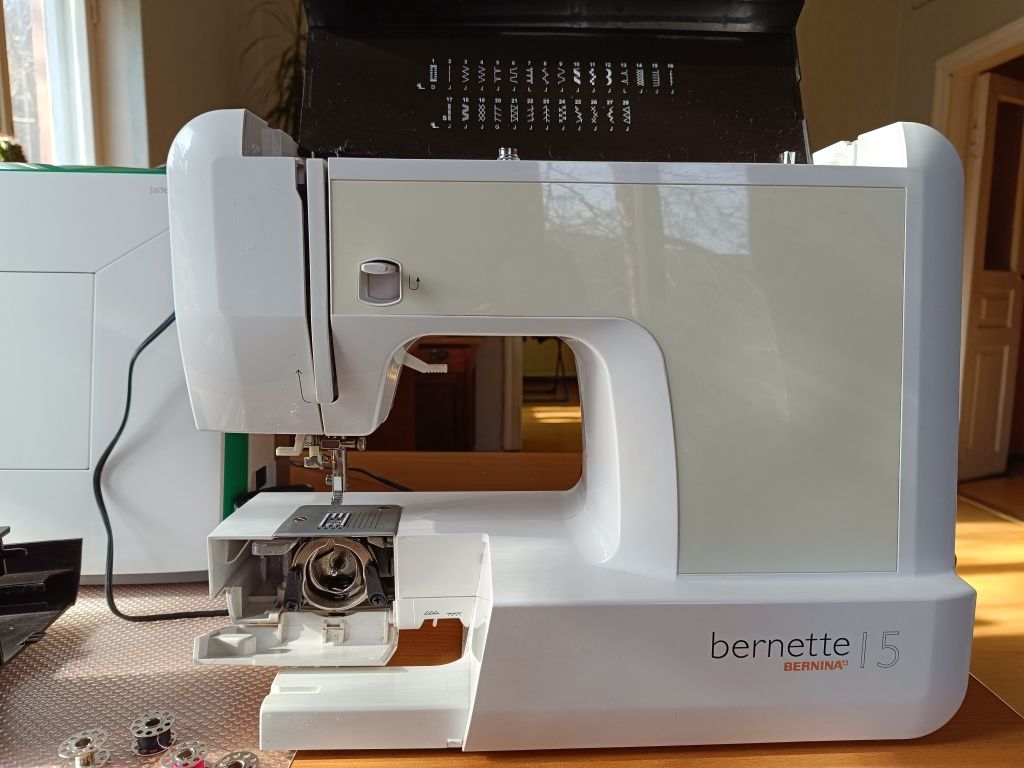Продам бу швейную машину Bernette 15